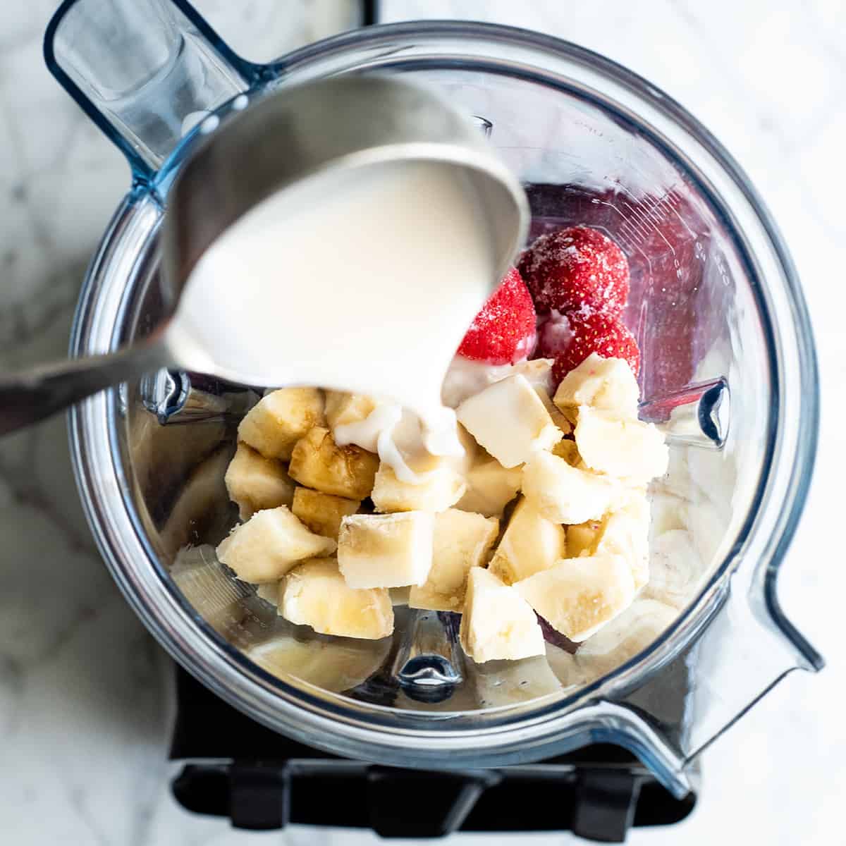 overhead photo showing how to make a smoothie bowl